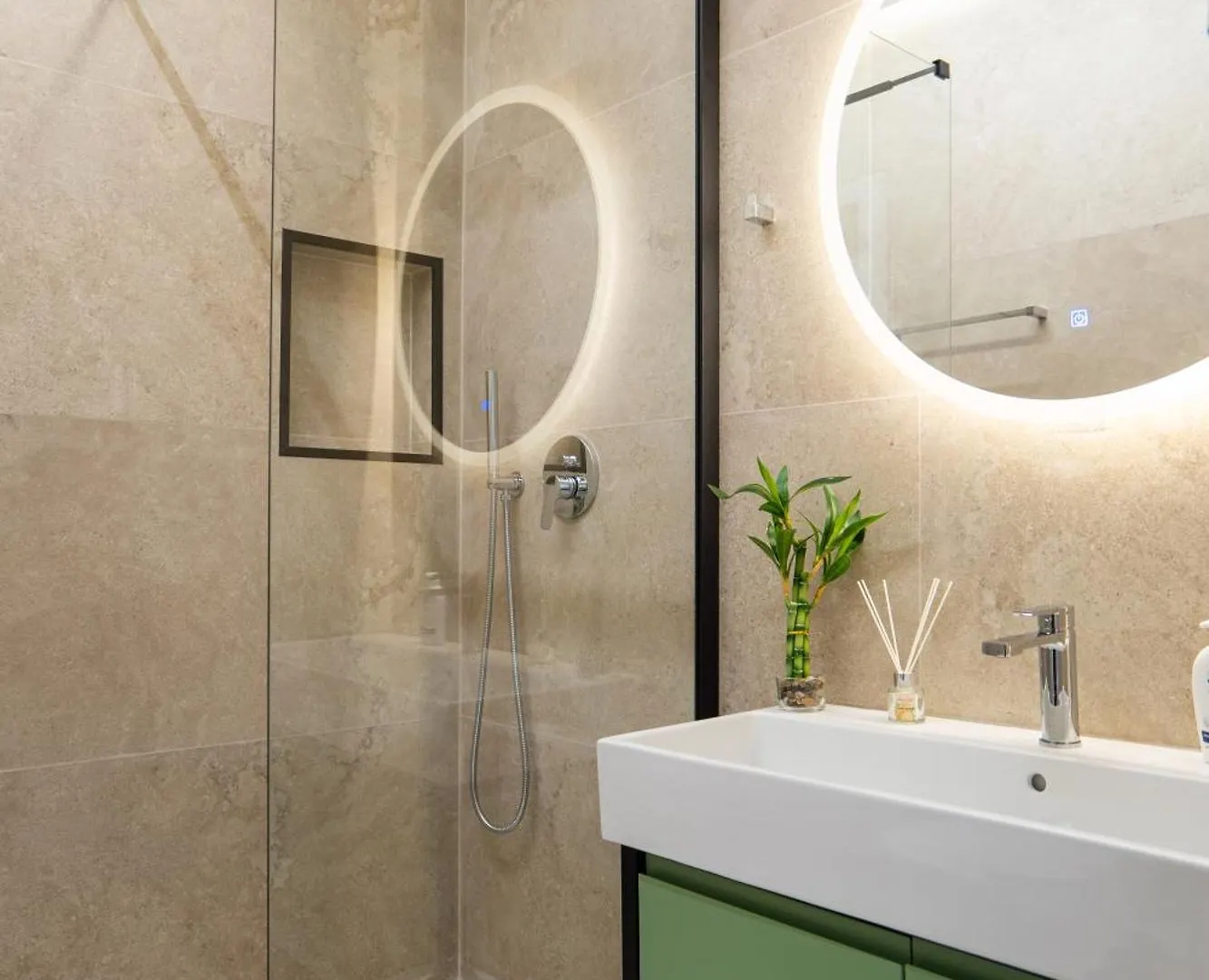 Al Apartments Tirana 0*,
